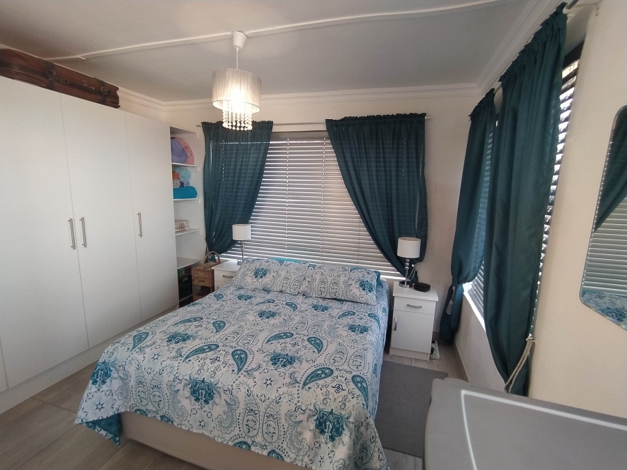 4 Bedroom Property for Sale in De Kelders Western Cape